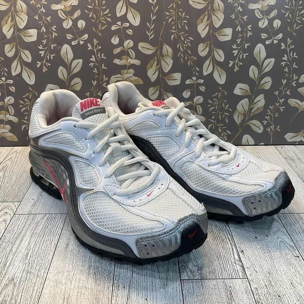 Nike Reax Run 5 Women's Size 7 White Metallic Silver 407987-116